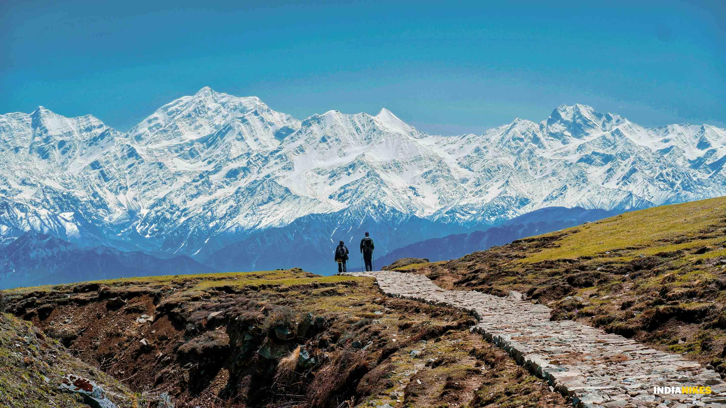 0e32d724 9197 4a15 b590 5b8c4170c174 dayara bugyal db sanal k m  view of the gangotri range trekkers on trail 