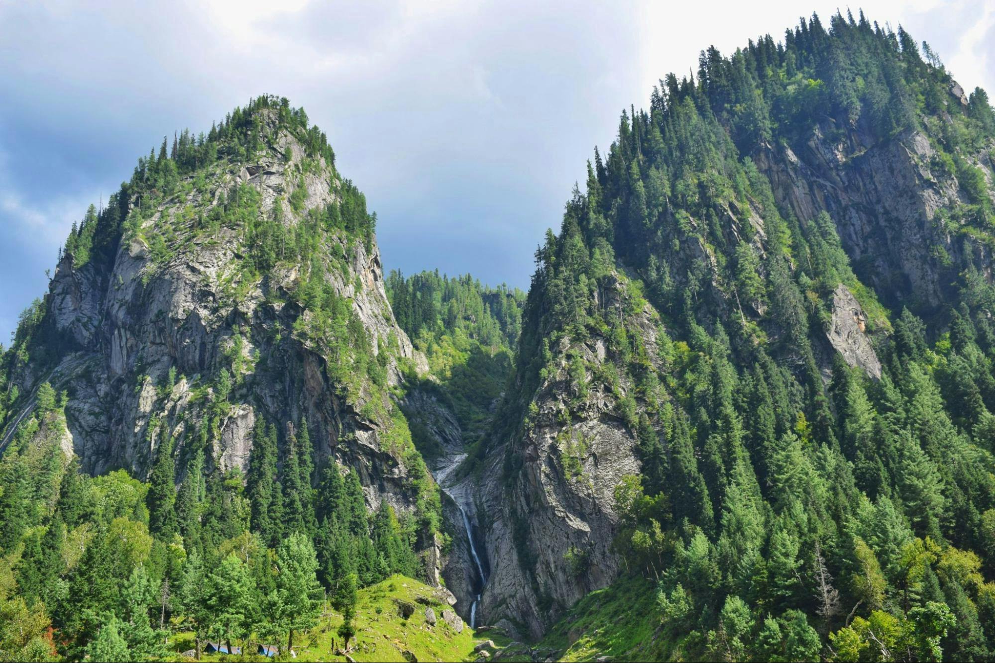 69e060c2 fecc 4417 9dad b0427b0987fd waterfall on day 3 brammah valley indiahikes nitesh kumar