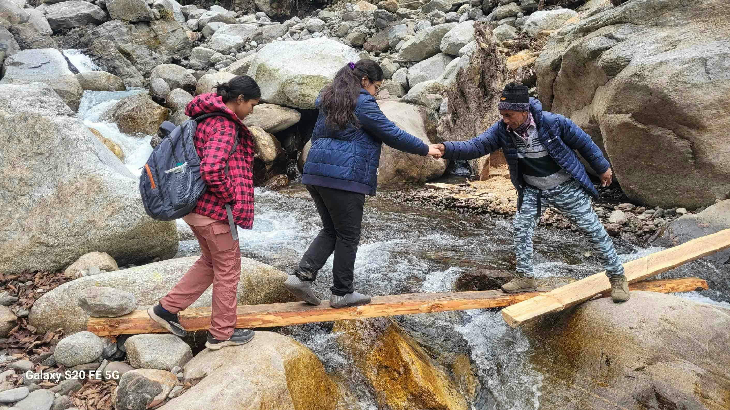 b1eafb18 22b9 4b1b 8dab a02247f6f2cb trekkers crossing stream photo by rishi raj kishore %281%29