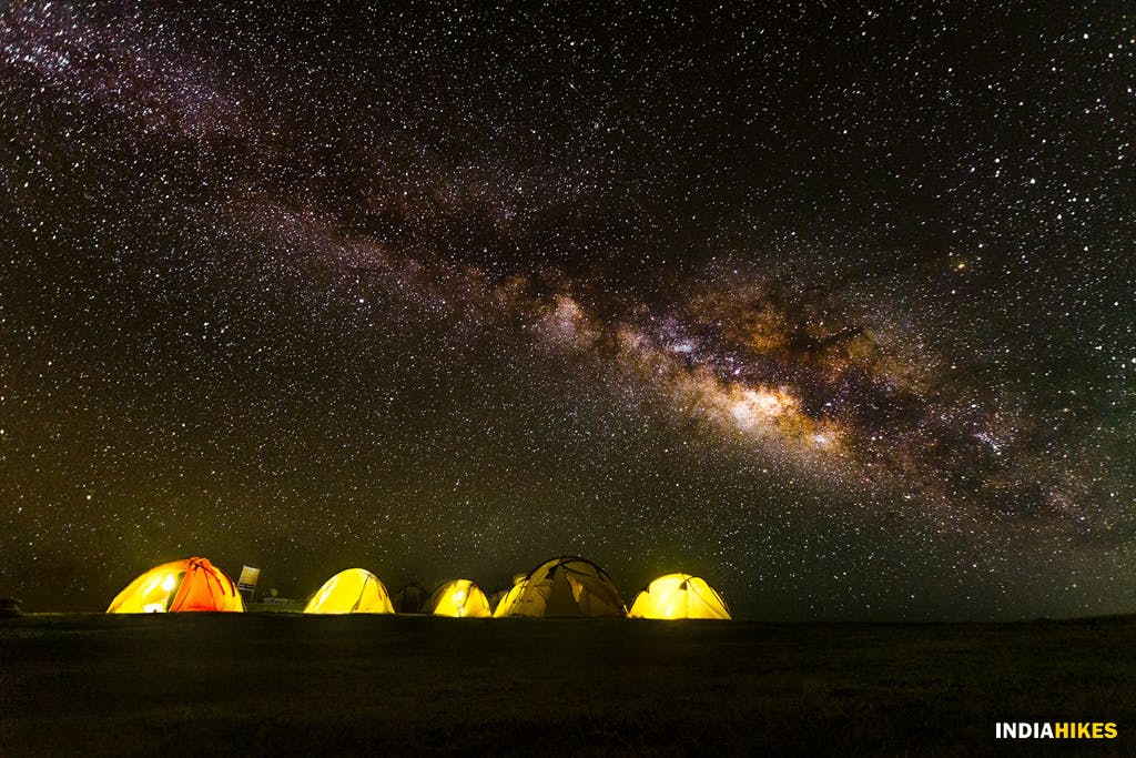 d24744f4 f638 4da6 8ecd 512da3462e41 brahmatal bt indiahikes pratik mankawde tilandi campsite night sky 