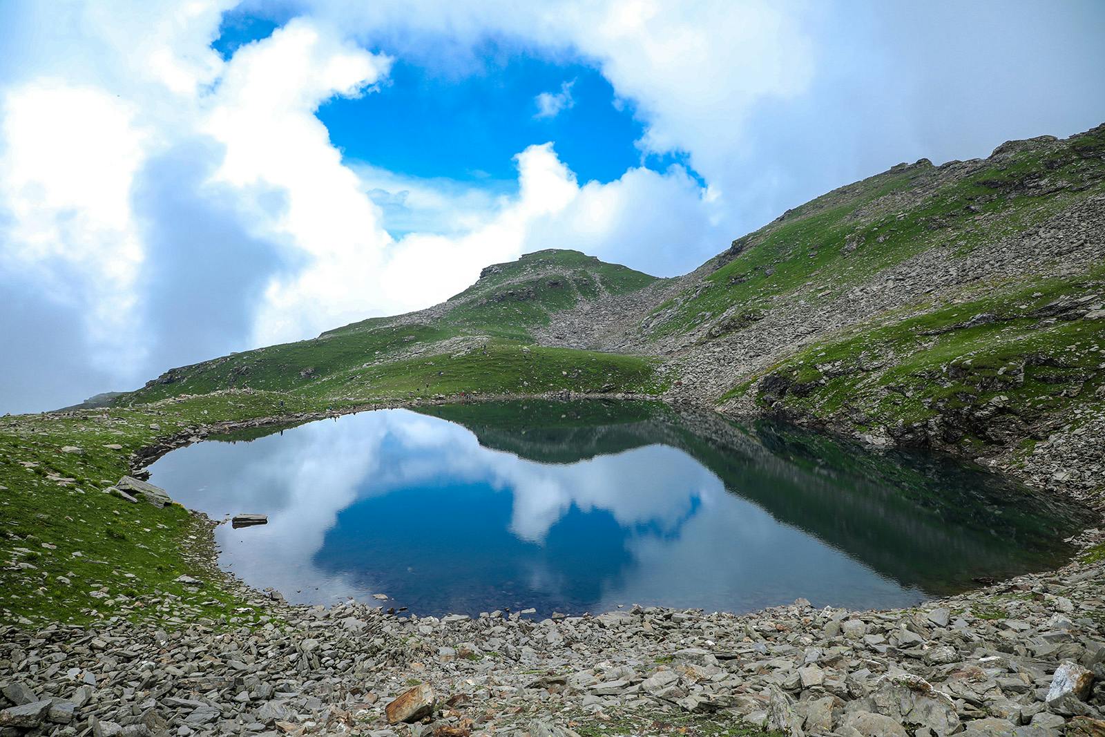 e4bd4e98 8674 4aeb 9ccd a671dc7501d2 bhrigu lake bl indiahikes jothiranjan august 2021 monsoon colours lakes and river 6 