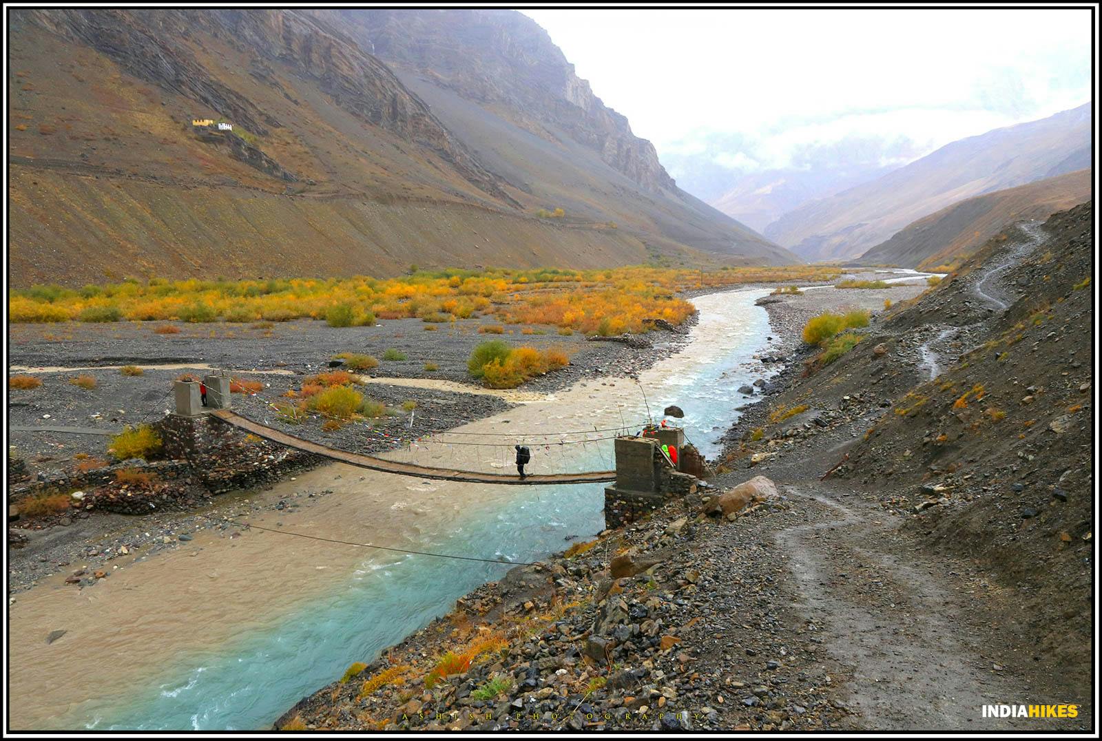 zlcyvkwthyxtt5nf pinbhaba pb ashishbhatt walkonthebridge river trailwithtrekkers bridgecrossing 